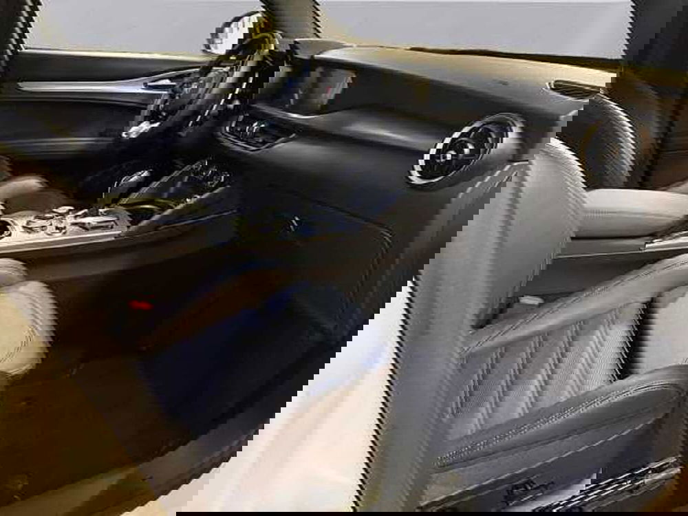 Alfa Romeo Stelvio usata a Milano (14)