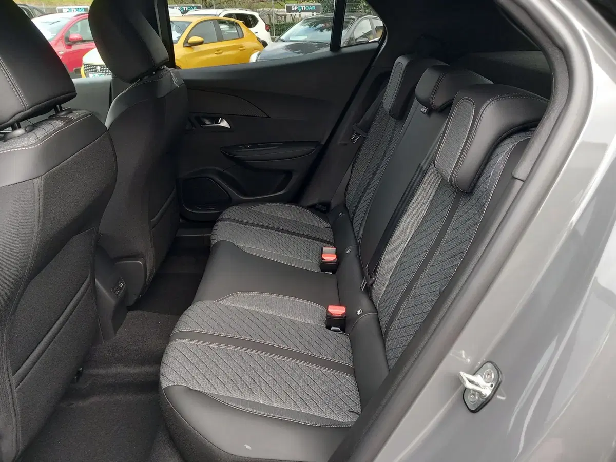 Peugeot 2008 nuova a Lucca (10)