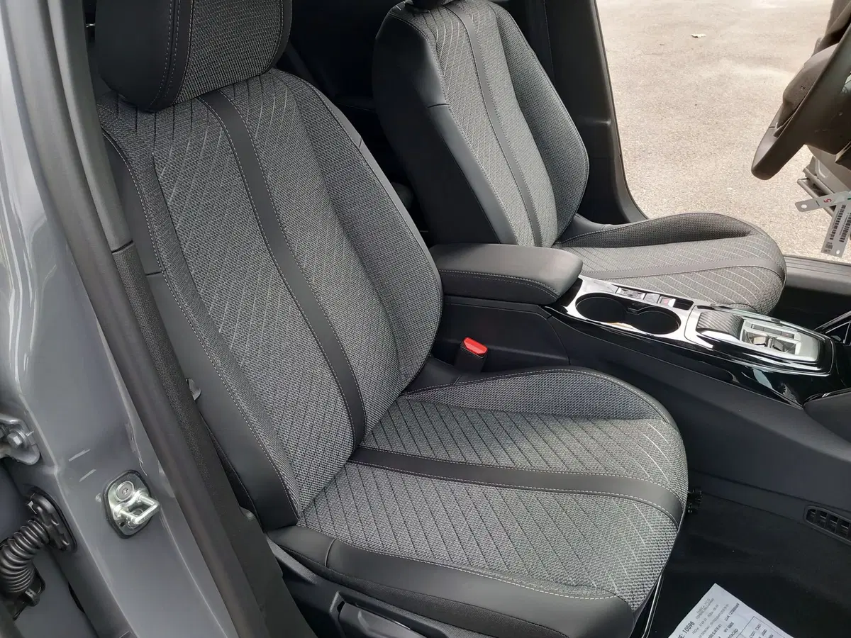 Peugeot 2008 nuova a Lucca (11)