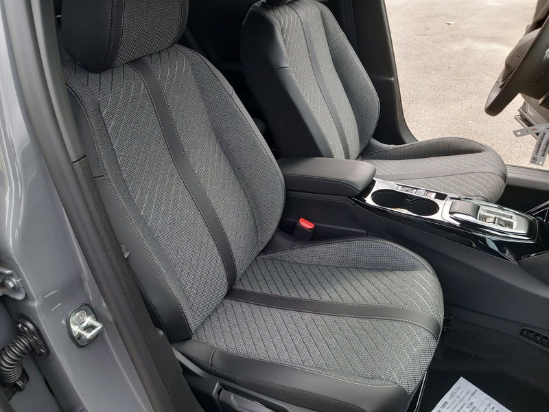 Peugeot 2008 nuova a Lucca (11)