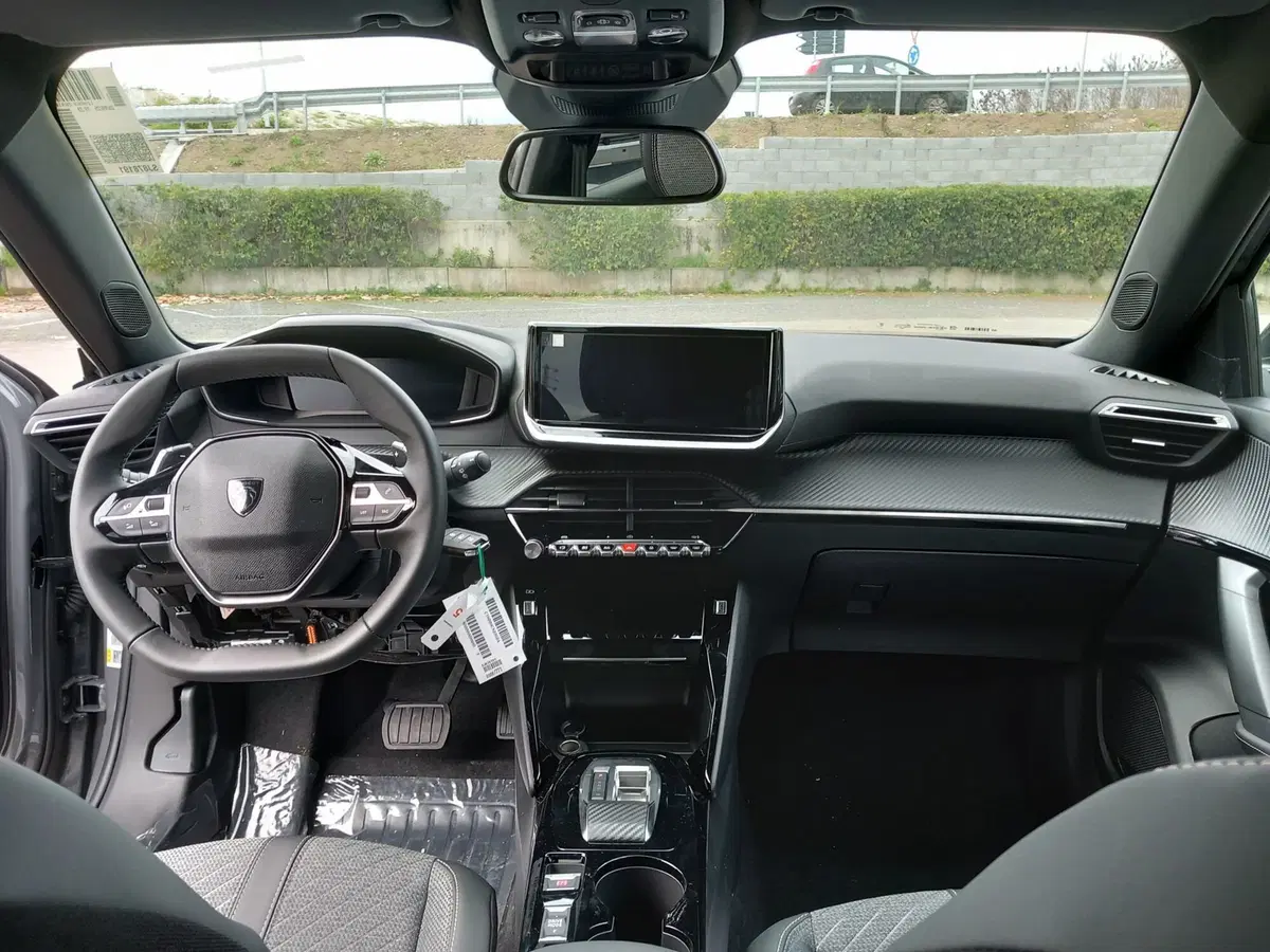 Peugeot 2008 nuova a Lucca (13)