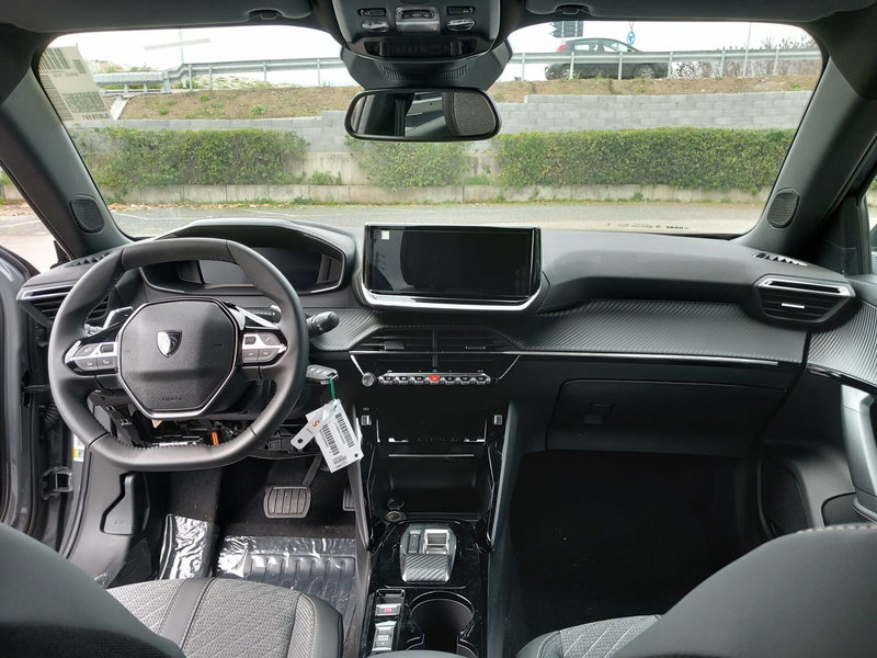 Peugeot 2008 nuova a Lucca (13)