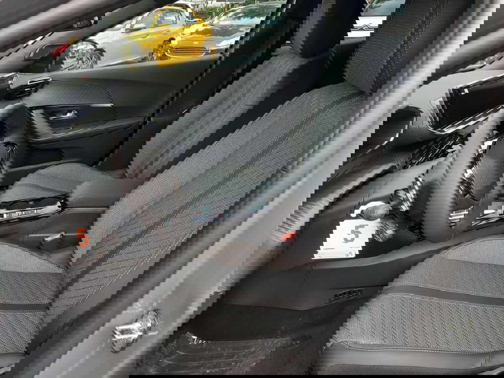 Peugeot 2008 nuova a Lucca (9)