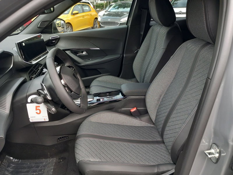 Peugeot 2008 nuova a Lucca (9)
