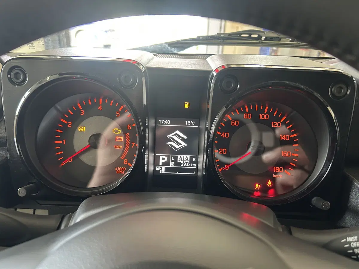Suzuki Jimny nuova a Bari (16)