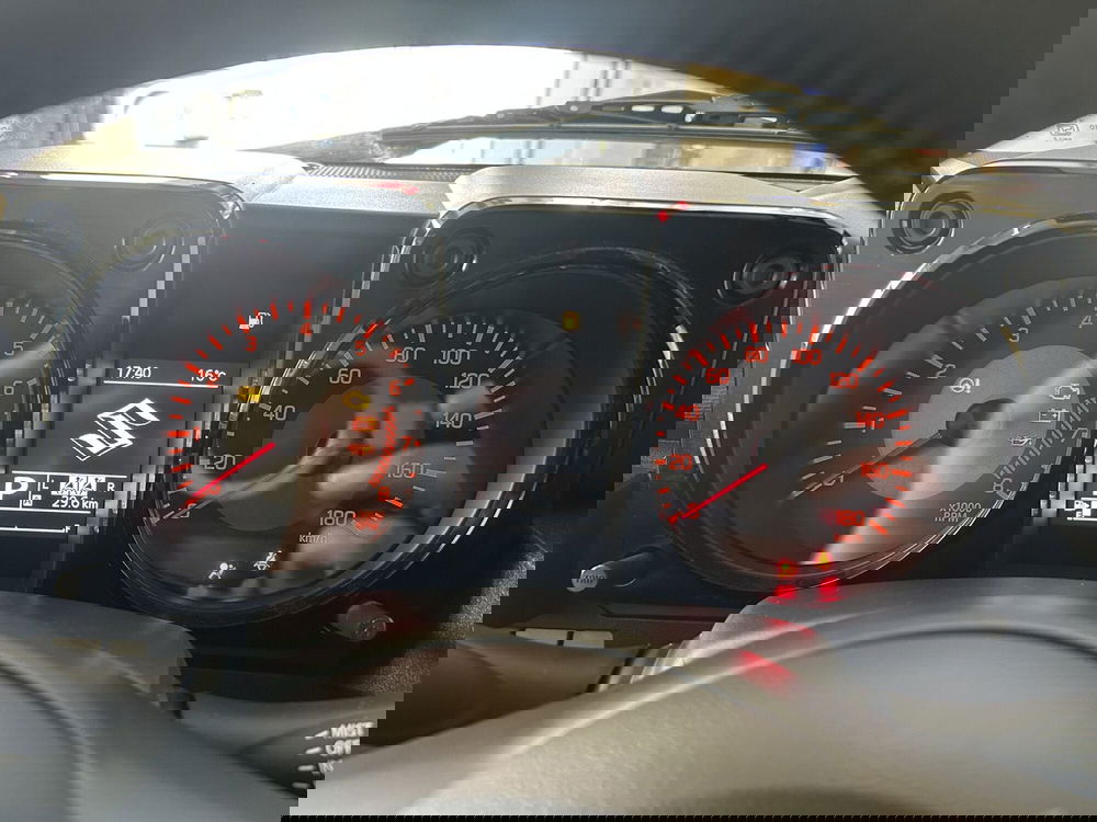 Suzuki Jimny nuova a Bari (16)