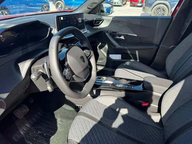 Peugeot 2008 nuova a Frosinone (13)