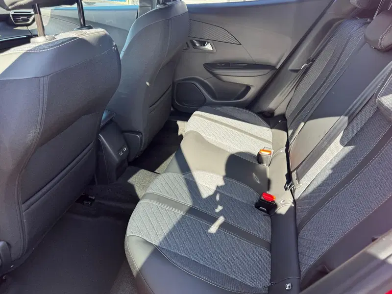 Peugeot 2008 nuova a Frosinone (9)