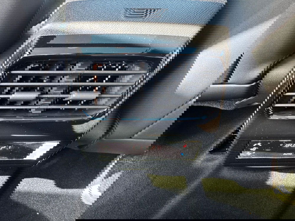 Peugeot 5008 nuova a Frosinone (15)