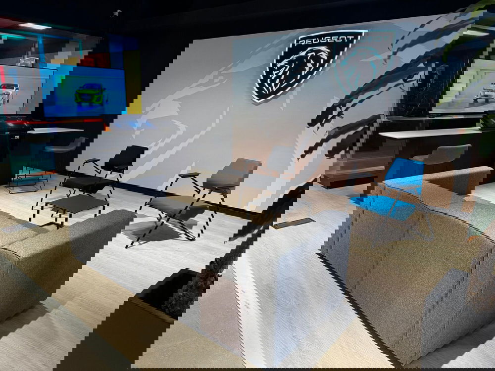 Peugeot 5008 nuova a Frosinone (19)