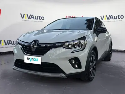 Renault Captur Full Hybrid E-Tech 145 CV Techno del 2023 usata a Massa