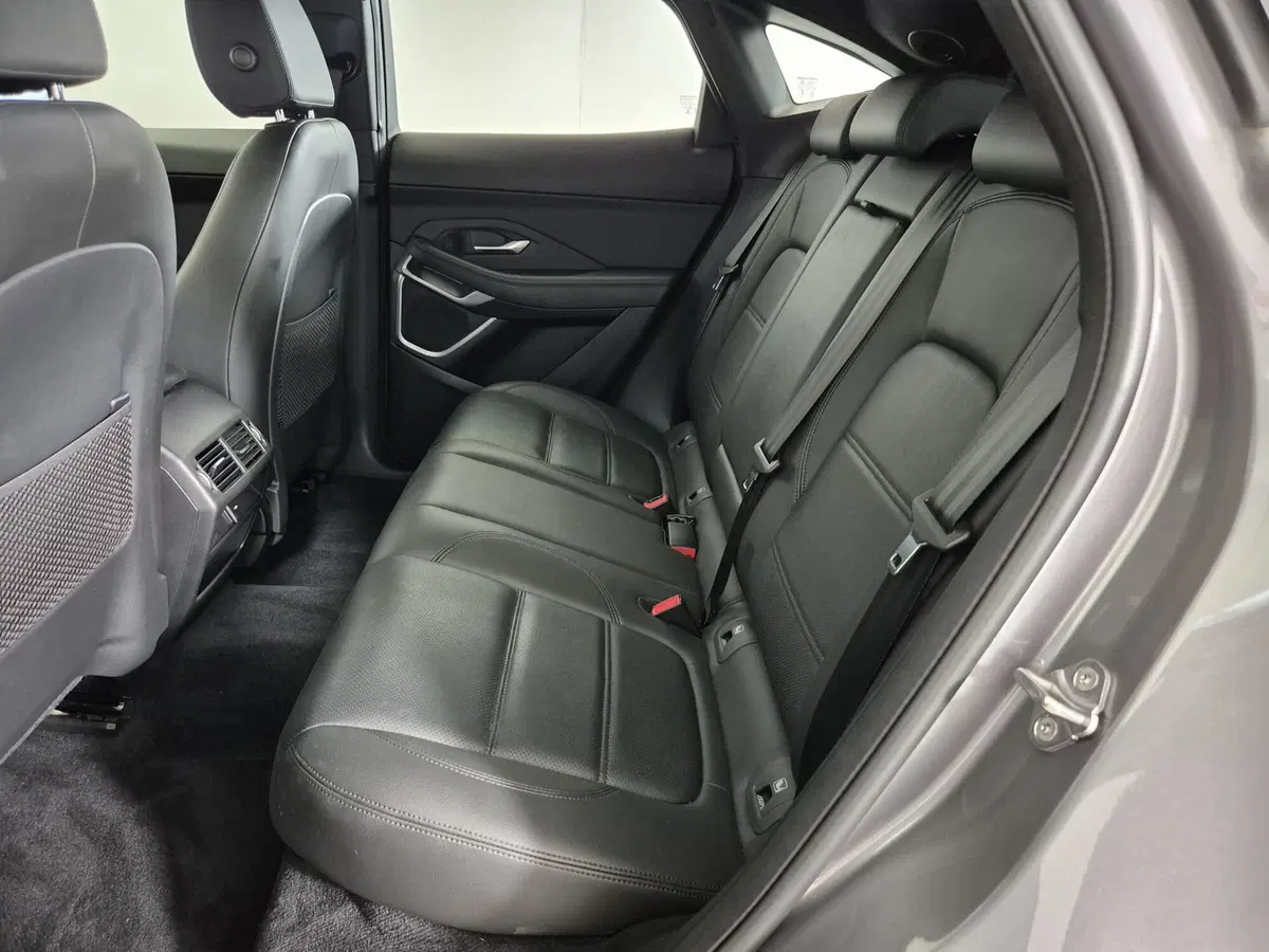 Jaguar E-Pace usata a Torino (5)