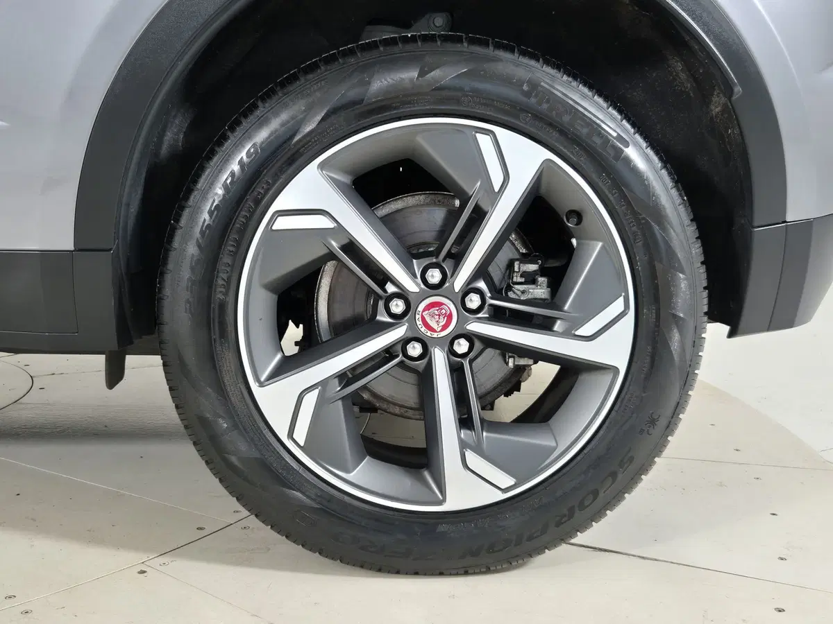 Jaguar E-Pace usata a Torino (9)
