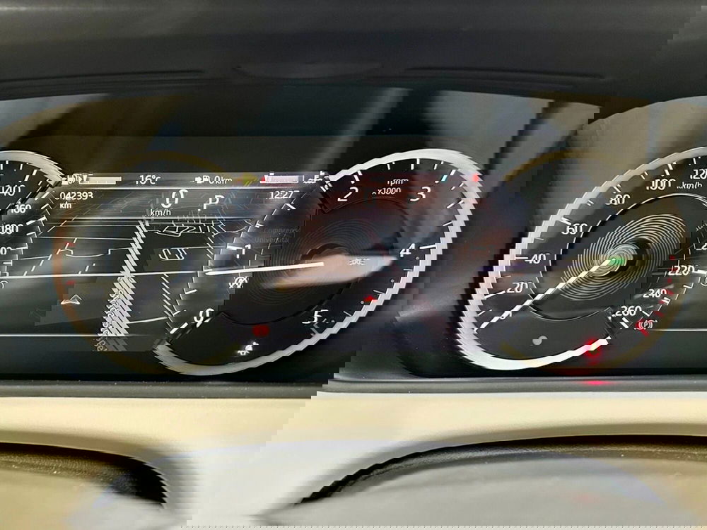 Land Rover Range Rover Velar usata a Bari (11)