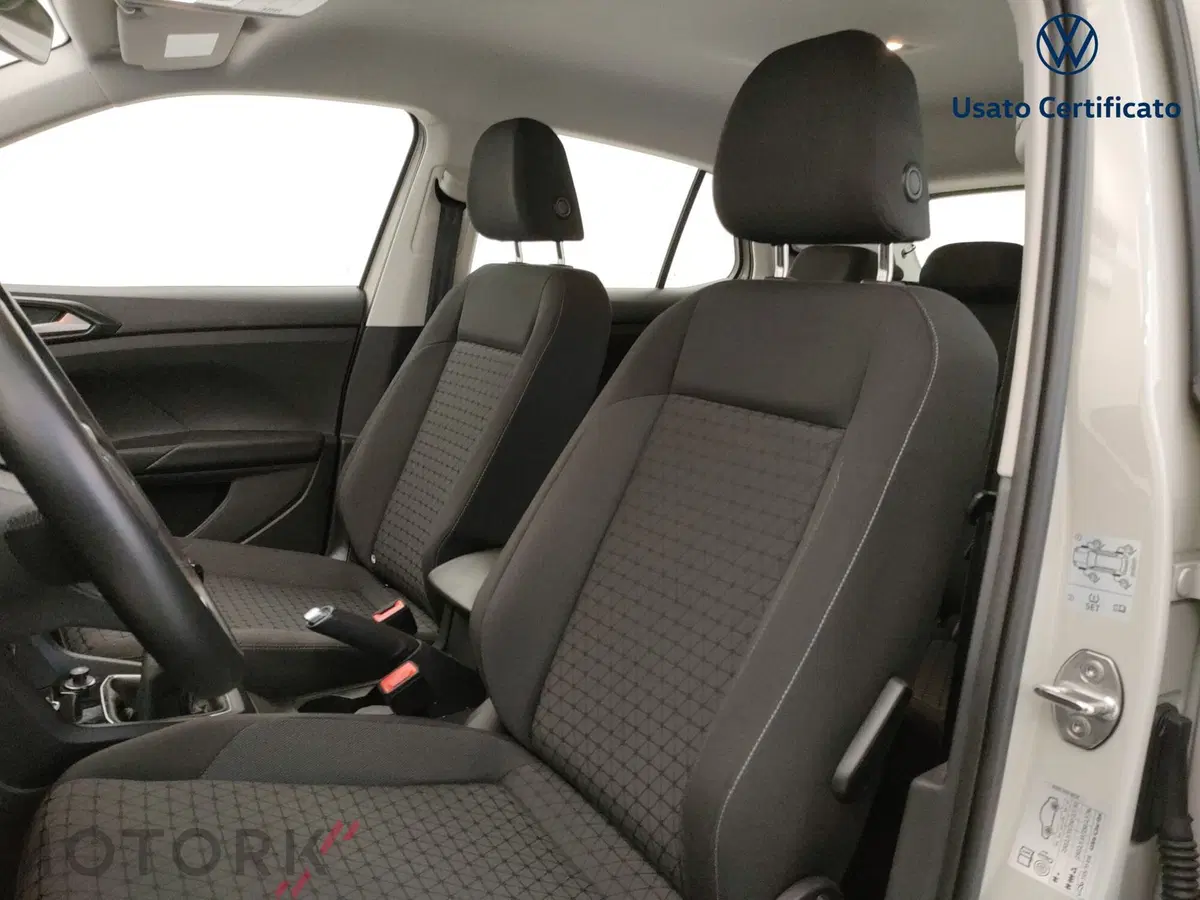 Volkswagen T-Cross usata a Varese (11)