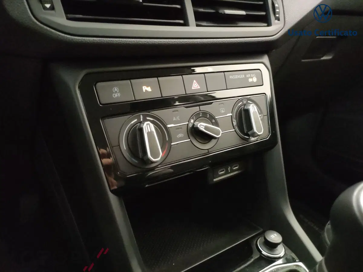 Volkswagen T-Cross usata a Varese (14)