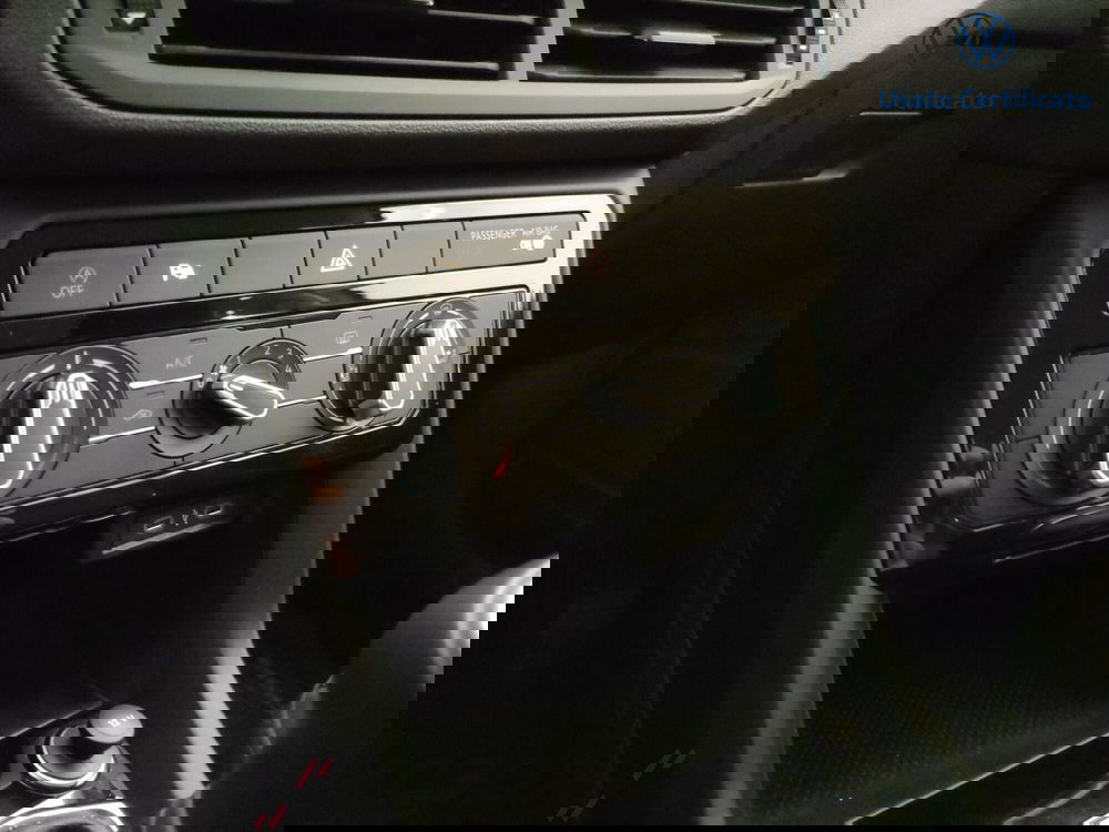 Volkswagen T-Cross usata a Varese (14)