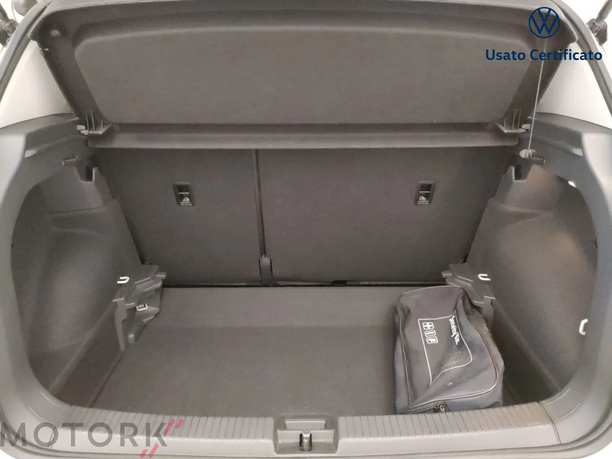 Volkswagen T-Cross usata a Varese (9)