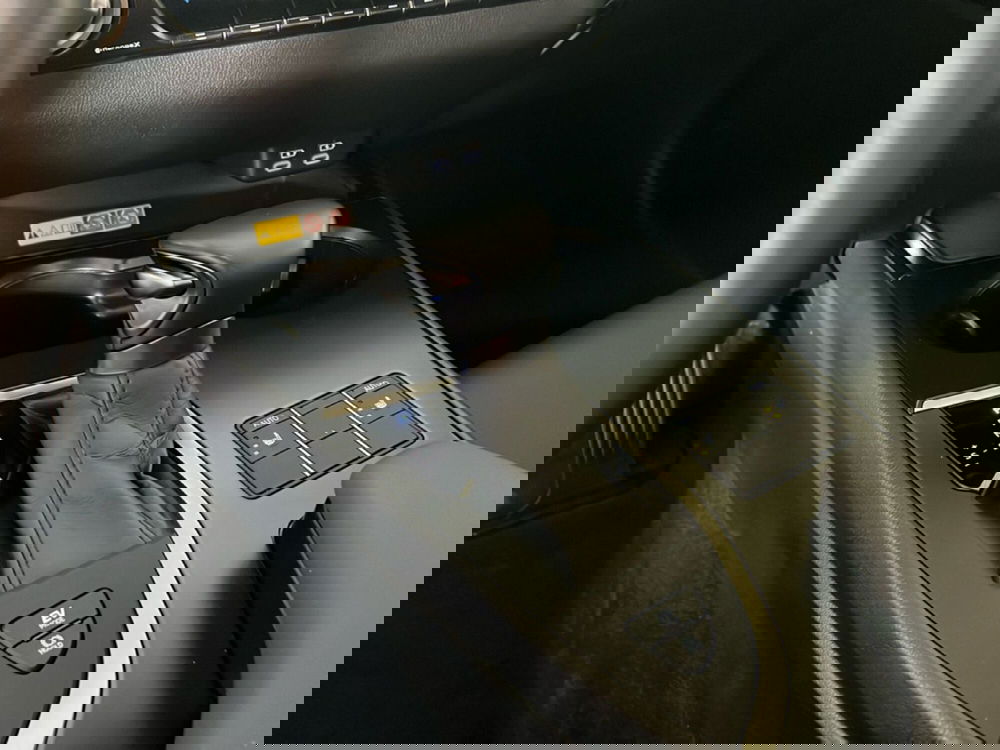 Lexus UX usata a Roma (18)