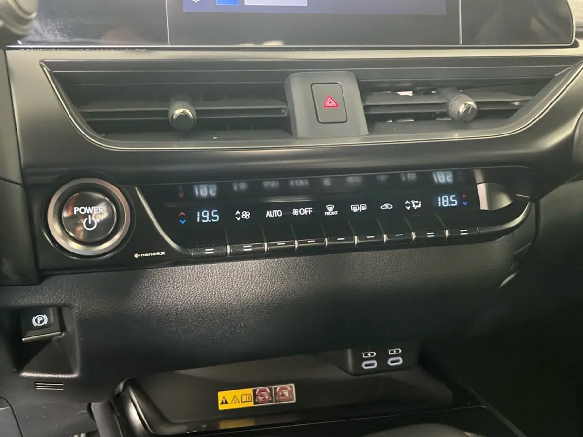 Lexus UX usata a Roma (19)