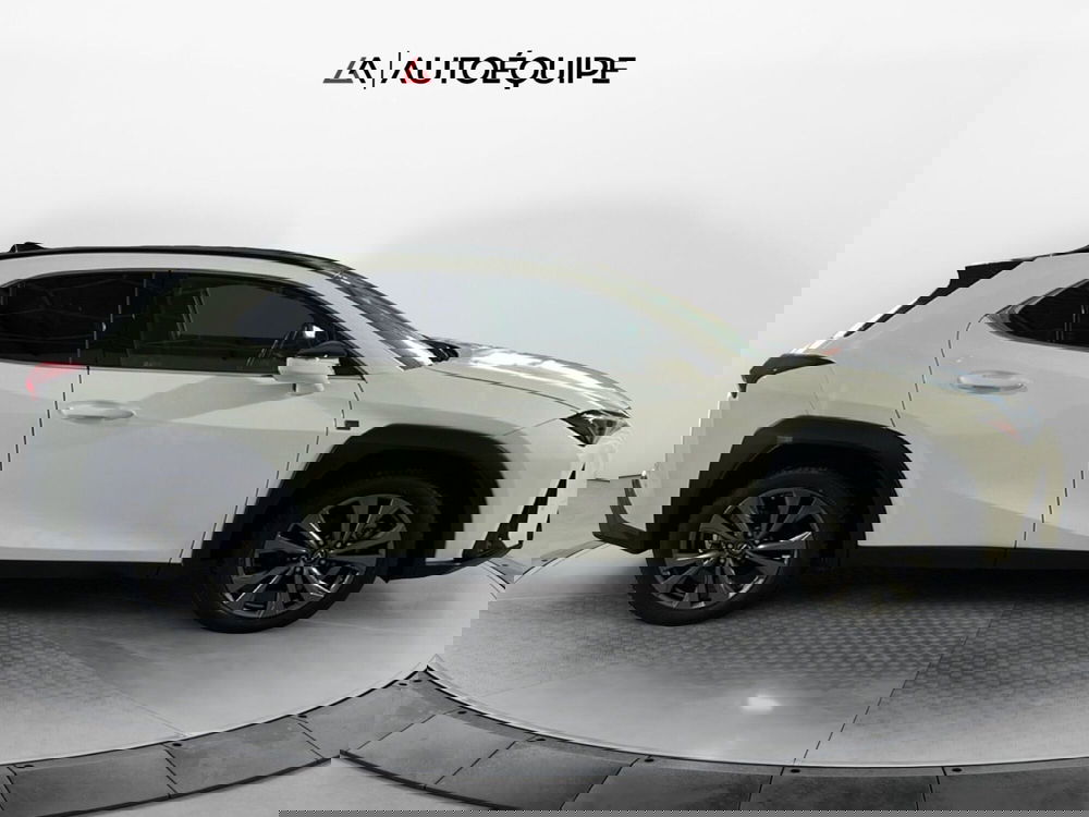 Lexus UX usata a Roma (6)