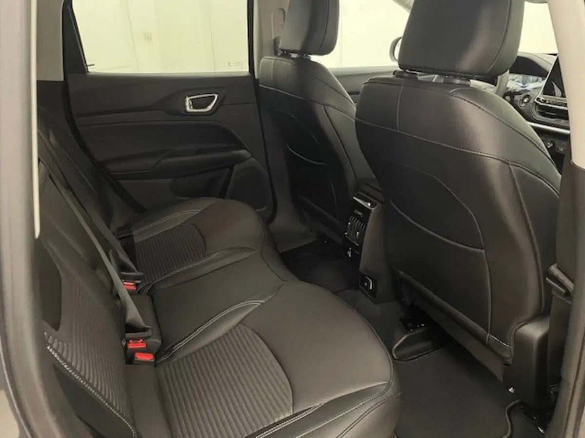 Jeep Compass nuova a Asti (16)
