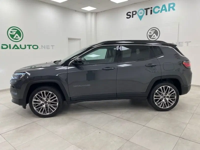 Jeep Compass nuova a Asti (2)