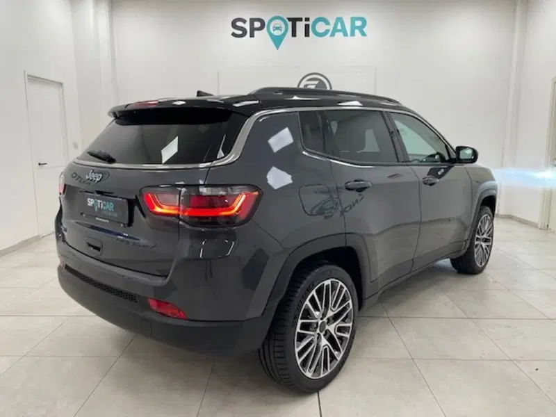 Jeep Compass nuova a Asti (4)