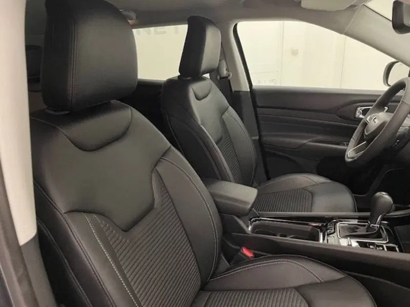 Jeep Compass nuova a Asti (5)