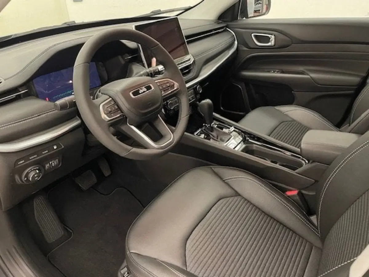 Jeep Compass nuova a Asti (8)