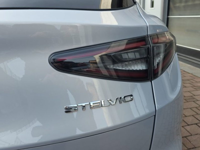 Alfa Romeo Stelvio usata a Monza e Brianza (15)