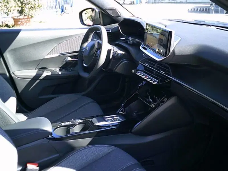 Peugeot 2008 nuova a Novara (9)