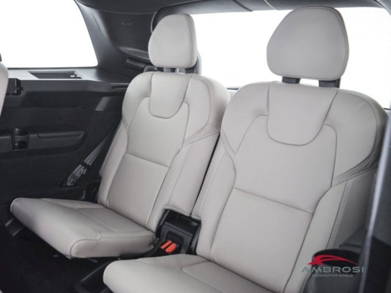 Volvo XC90 nuova a Perugia (11)