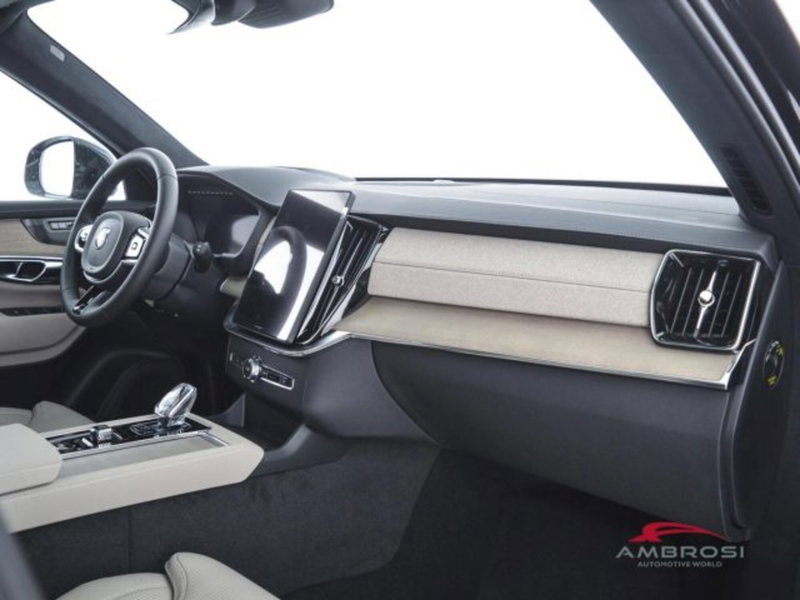 Volvo XC90 nuova a Perugia (14)