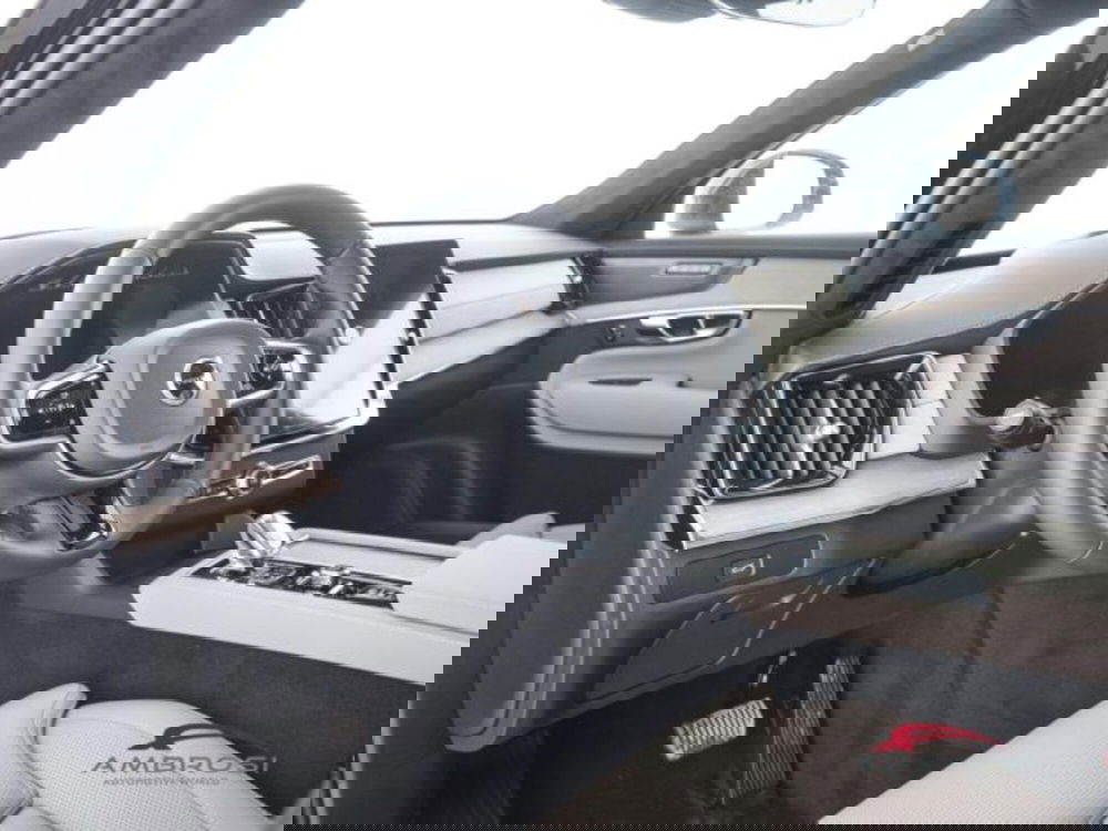 Volvo XC90 nuova a Perugia (8)