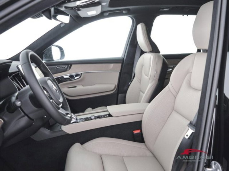 Volvo XC90 nuova a Perugia (9)