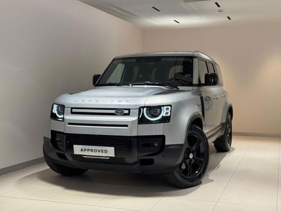 Land Rover Defender 110 3.0d i6 mhev X-Dynamic SE awd 200cv auto del 2022 usata a Varese