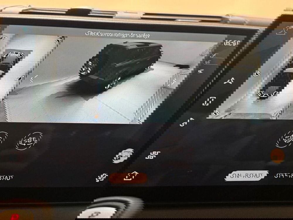 Land Rover Defender usata a Varese (11)