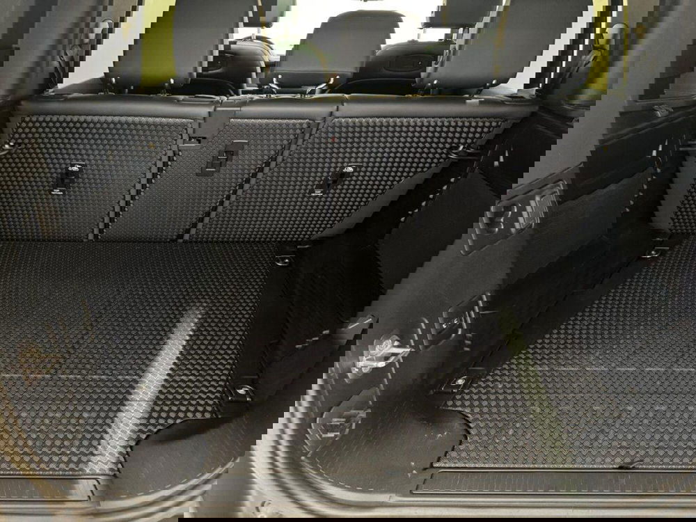 Land Rover Defender usata a Varese (15)