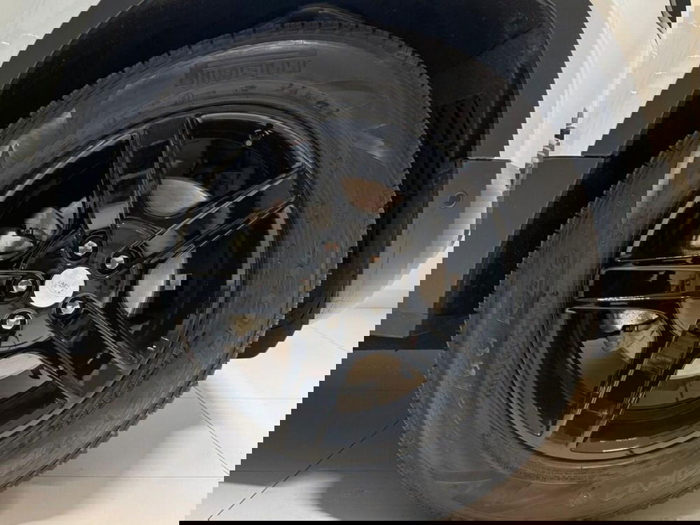 Land Rover Defender usata a Varese (9)