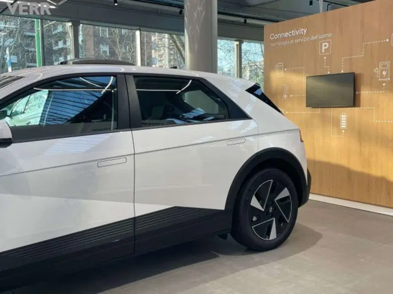 Hyundai Ioniq 5 nuova a Milano (11)