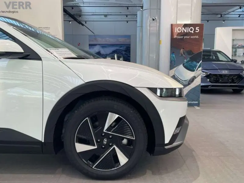 Hyundai Ioniq 5 nuova a Milano (4)