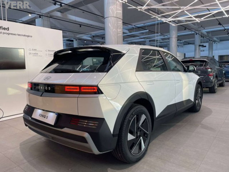 Hyundai Ioniq 5 nuova a Milano (6)