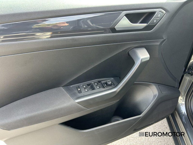 Volkswagen T-Roc usata a Bari (12)