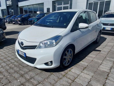 Toyota Yaris 1.D-4D 5 porte Lounge del 2012 usata a Rende