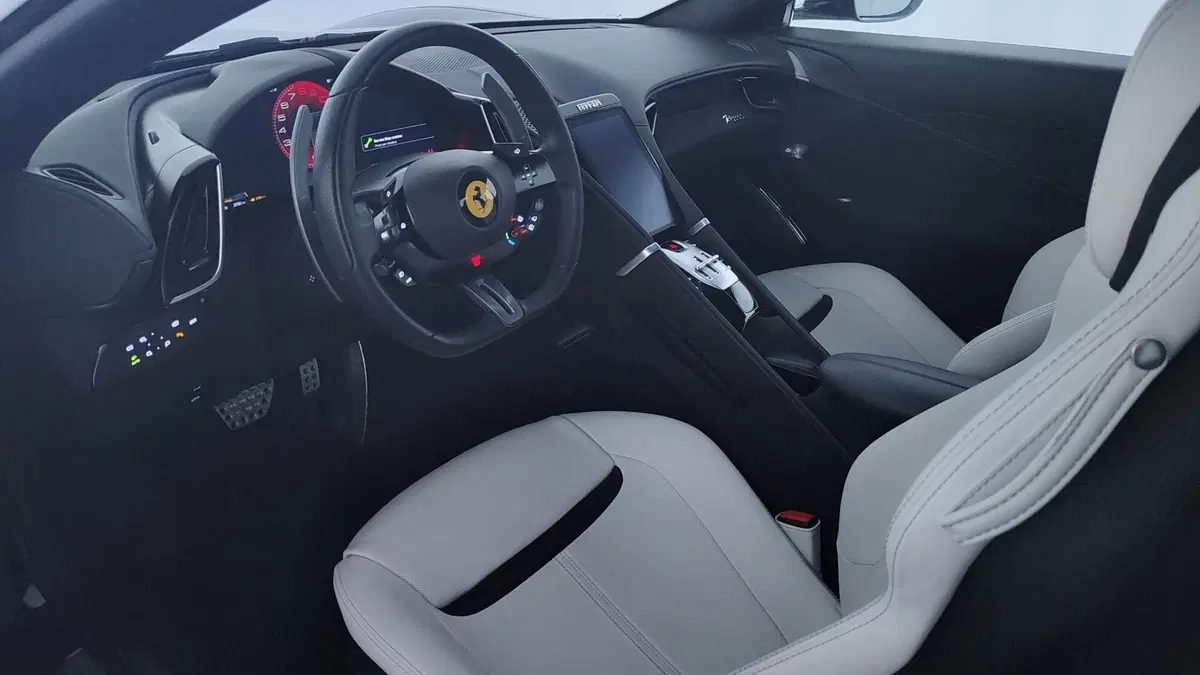 Ferrari Roma Spider usata a Perugia (11)
