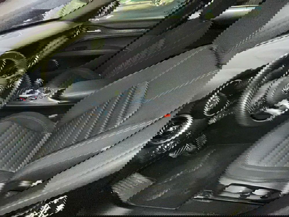 Alfa Romeo Stelvio usata a Lecce (11)