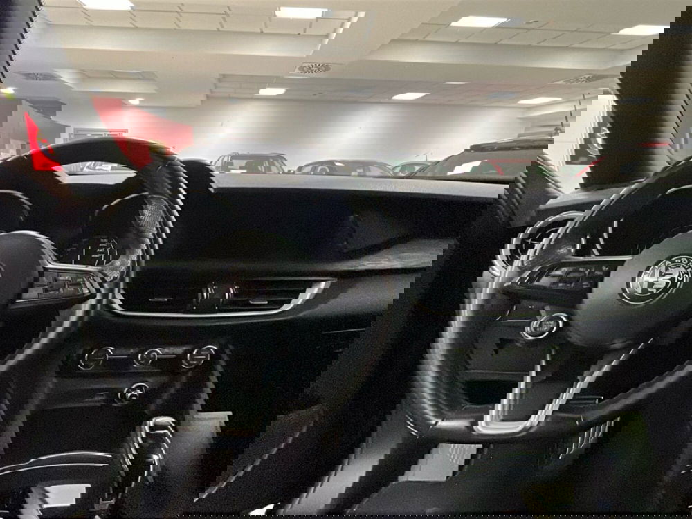 Alfa Romeo Stelvio usata a Lecce (13)