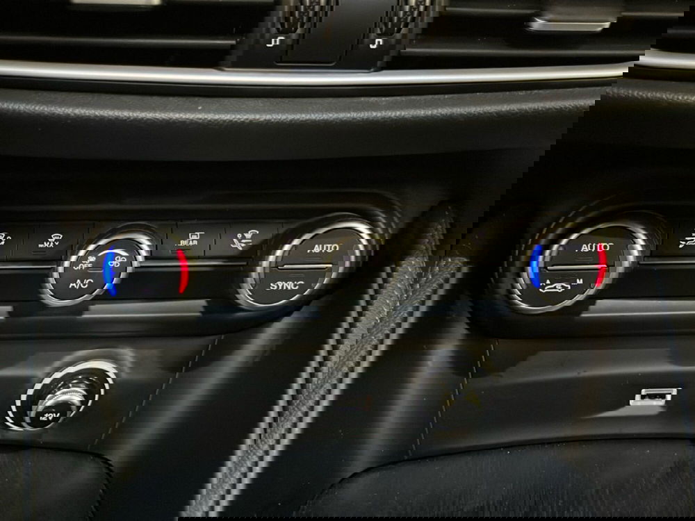 Alfa Romeo Stelvio usata a Lecce (18)