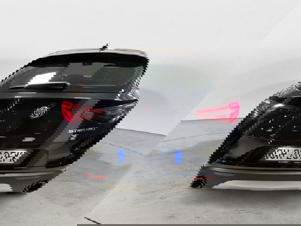 Alfa Romeo Stelvio usata a Lecce (5)